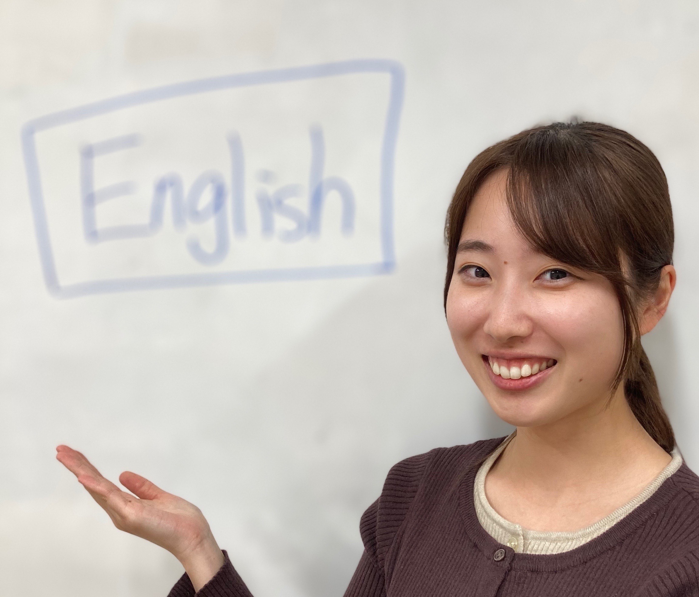 英語科を担当する卒業生