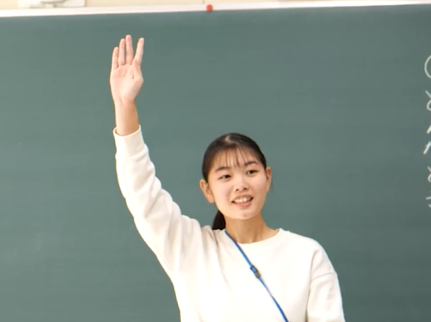 授業を行う卒業生